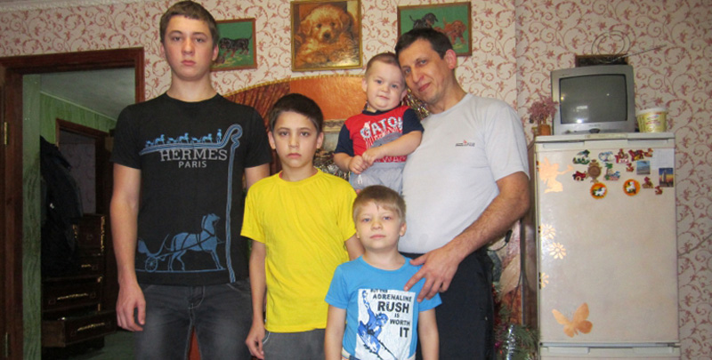 В Петропавловском районе многодетный отец Овчаров раскрыл секрет семейного счастья