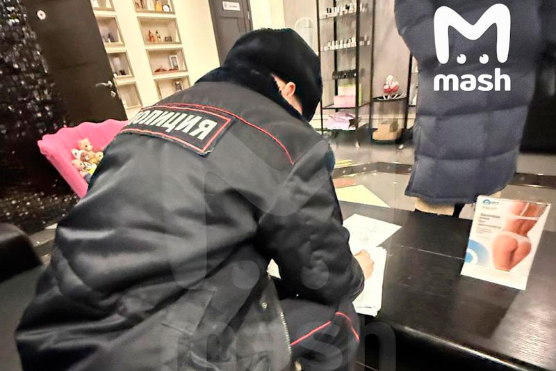 Клиентка московского салона красоты обнаружила видеокамеру во время интим-эпиляции | В московском салоне красоты нашли скрытую камеру во время интим-эпиляции