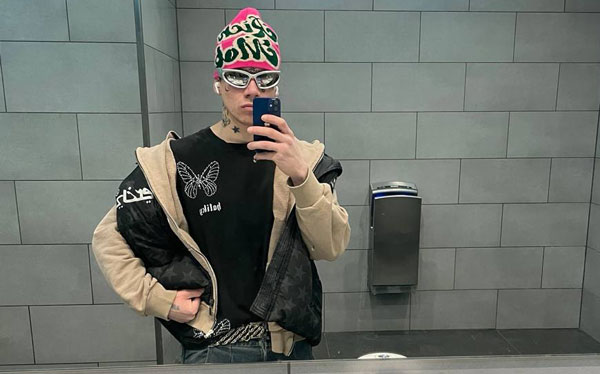 Московским парням грозит тюремный срок за домогательства к девушке возле ТЦ "Охотный ряд" | В Москве арестовали двух парней, которые домогались к девушке