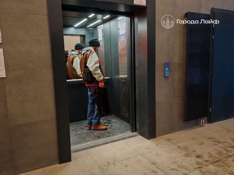 «Пункт назначения» в московском ЖК: жильцов зажимают лифты, которые вот-вот оборвутся? | В Москве жители жалуются на опасные лифты в ЖК «Полярная, 25» застройщика ПИК