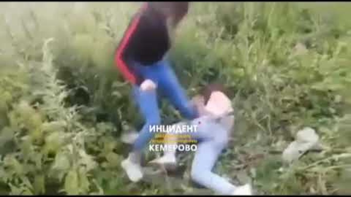 Кузбасские школьники избили на камеру сверстницу