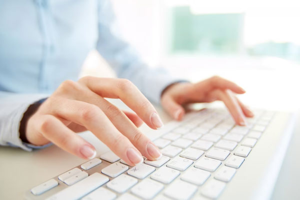 Когда болят и немеют кисти рук: почему болезнь грозит ещё и офисным работникам