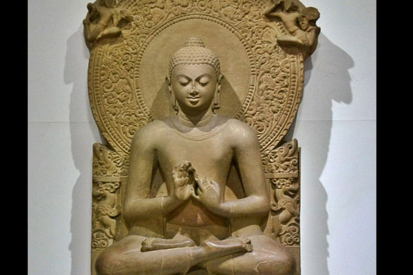 Статуя Будды убила устроившего погром в храме мужчину