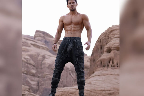 «Приручил червяков»: Павла Дурова троллят за топлес-фото в стиле «Дюны»