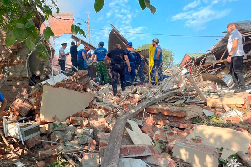 Момент взрыва в торговом центре краснодарского Апшеронска попал на камеру | Появились кадры с моментом взрыва ТЦ в Апшеронске