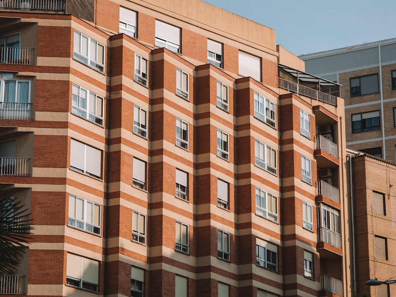 Аренда жилья в городах-миллионниках РФ подешевела на 8% | "Известия": аренда жилья в крупных городах РФ подешевела