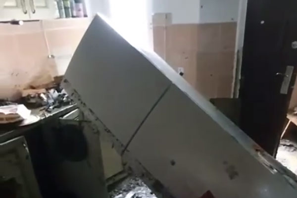 В Ростове-на-Дону из-за прорыва магистрального водопровода затопило дом, в котором спали люди