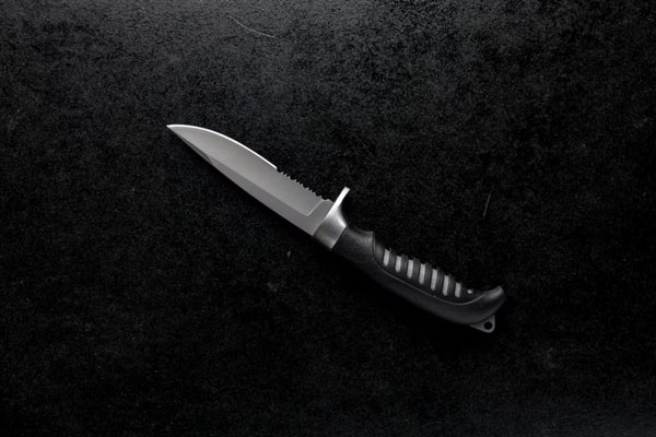 В Москве судимый боец ЧВК «Вагнер» признался, что убил подругу и отрезал ей ухо | Боец ЧВК «Вагнер» 15 раз ударил ножом сожительницу и отрезал ей ухо