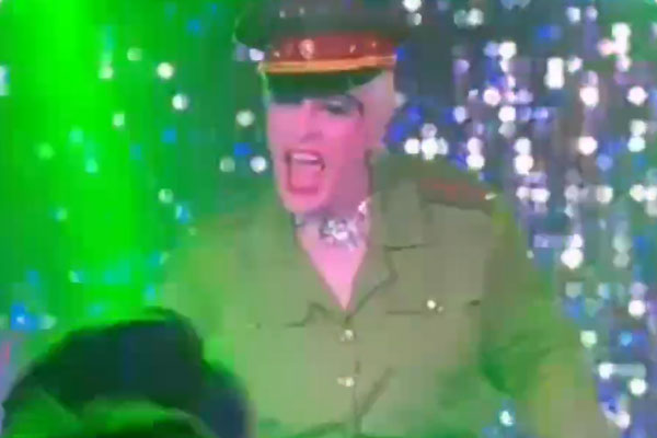 В Красноярском баре прошла травести-вечеринка в честь 23 февраля