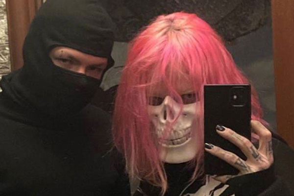 Инцидент в ТЦ Благовещенска: драка на фан-встрече тиктокера из-за эмо-аутфита