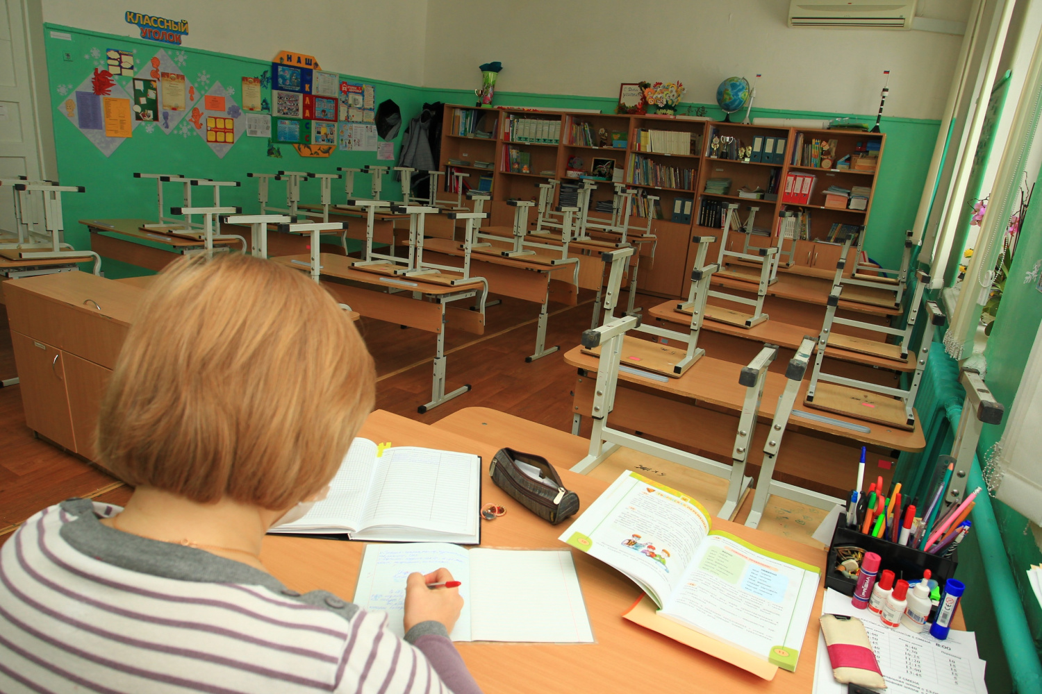 В Минцифры предложили освободить учителей от ручной проверки домашних работ