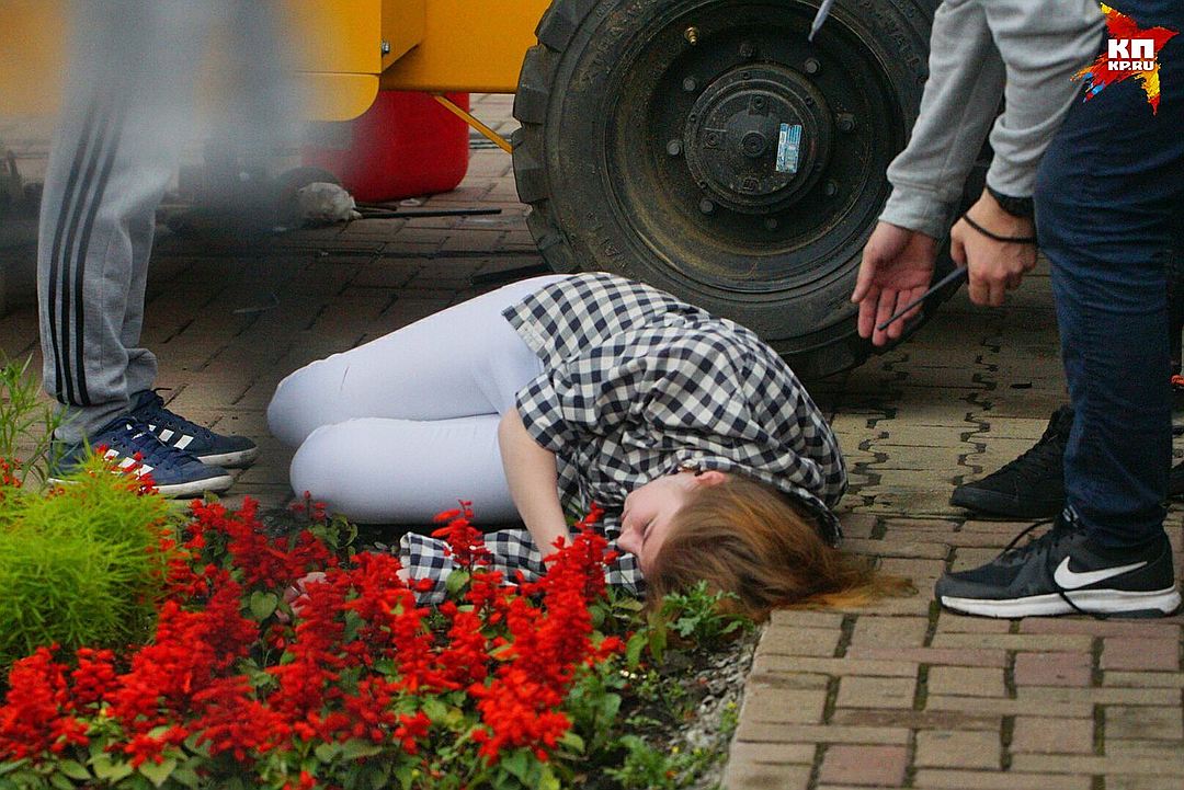 В Екатеринбурге на "Неделе мужества" девушка упала с 10-метрового аттракциона