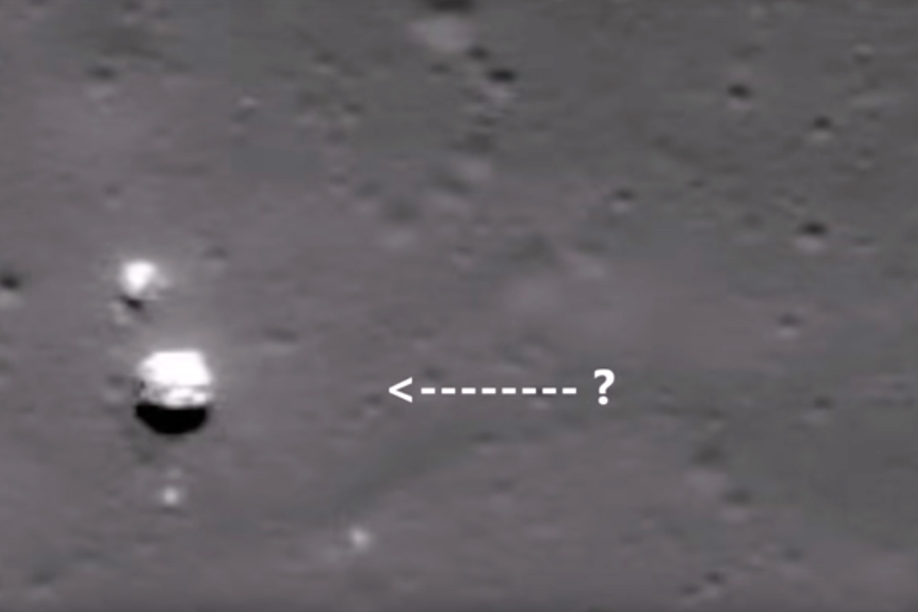 Учёные NASA нашли на снимке Луны "парящий дом пришельцев". ВИДЕО