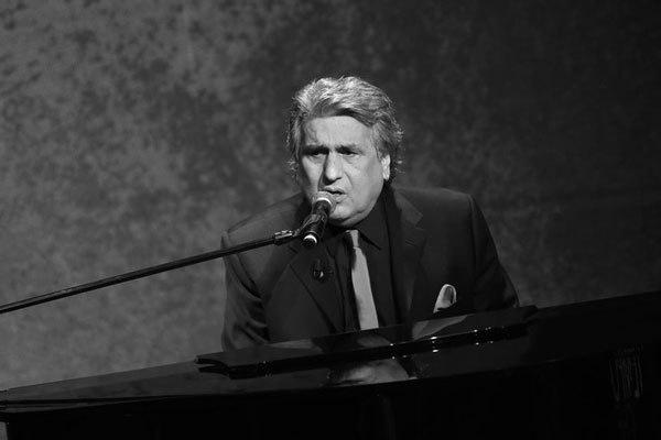 Итальянский певец Тото Кутуньо скончался в возрасте 80 лет