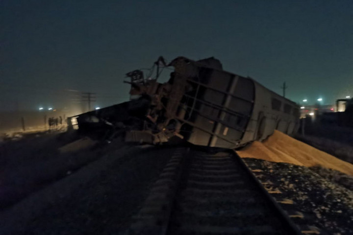Поезд из Саратова не доехал до пункта назначения и опрокинулся на территории Казахстана