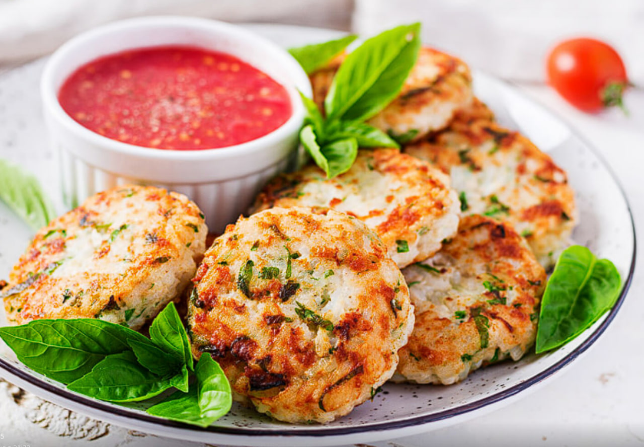 Добавляю это в куриные котлеты — и гарнир больше не нужен: сочные, нежные и съедают первыми