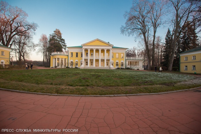 В Подмосковье после ремонта и реставрации открылись главный дом и визит-центр усадьбы «Горки Ленинские»