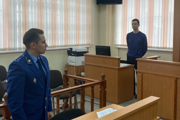 Суд отправил в психбольницу уральца за попытку убить 2-летнюю племянницу вилкой | Жителя Урала, ударившего двухлетнюю племянницу вилкой, отправили в психушку