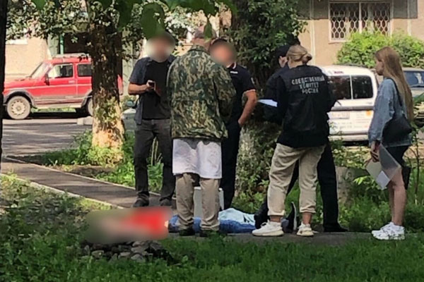 Мужчина 30 минут убивал свою девушку в общественном месте прямо на глазах у людей