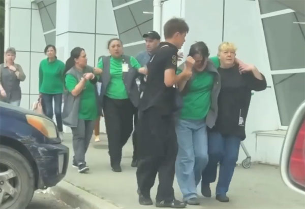 Несколько человек пострадали, надышавшись неизвестным газом в ТЦ во Владивостоке. 8 человек в больнице | Утечка неизвестного газа произошла в супермаркете во Владивостоке