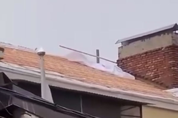 В Ростове-на-Дону жители дома живут без крыши над головой: месяцами борются с последствиями ремонта