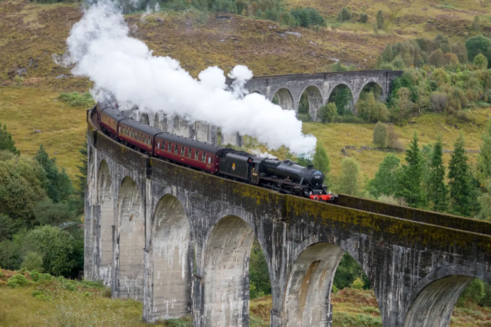«Хогвартс-экспресс» в Шотландии может не выйти на маршрут в 2026 году | Туристический поезд «Якобит» рискует не курсировать этим летом «Хогвартс-экспресс» в Шотландии может не выйти на маршрут в 2026 году | Туристический поезд «Якобит» рискует не курсировать этим летом