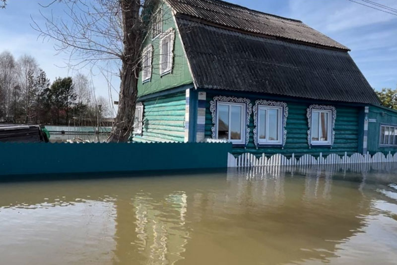 Омский чиновник назвал клоунами пострадавших от паводка и призвал строить дамбы | В Омске чиновник обозвал клоунами пострадавших от паводка россиян