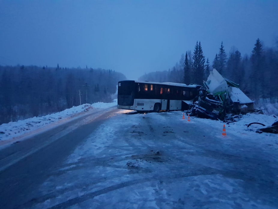 В Кемеровской области возбуждено уголовное дело по факту гибели и травмирования людей в ДТП с пассажирским автобусом