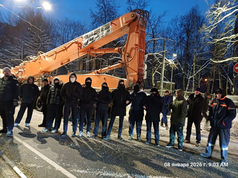 Жители Петербурга протестуют против сноса исторического здания ВНИИБ, есть задержанные | Протесты в Петербурге: активисты пытаются остановить снос здания ВНИИБ