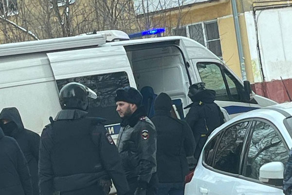 В Подмосковье у здания Росреестра заминировали иномарку