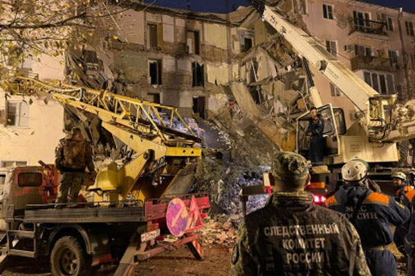 Виновника обрушения дома в Астрахани вычислили по объявлению. В подъезде также нашли мешки