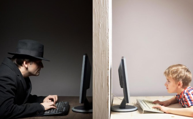 В Москве мошенники заставили ребенка вынести из дома более пяти млн рублей и отнести их в лес | Baza: в Москве мошенники заставили ребенка отдать более пяти млн рублей