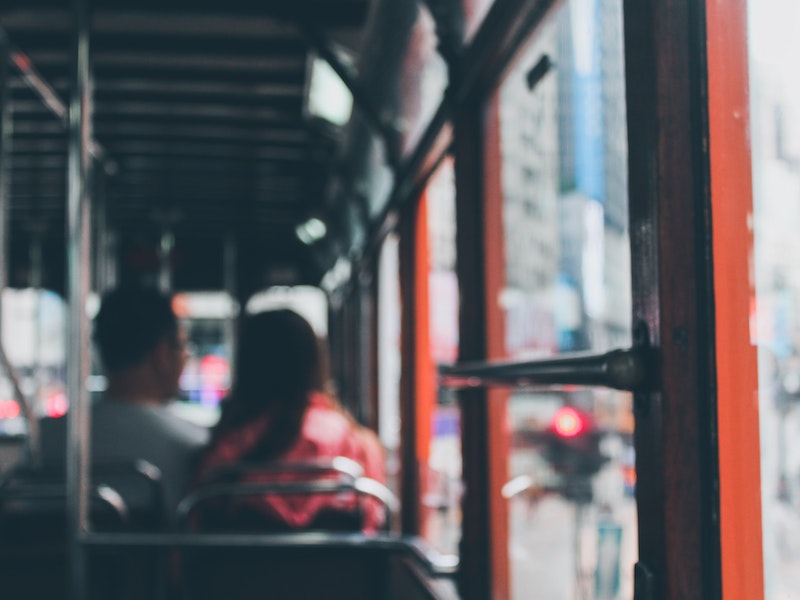 Голый мужчина разгромил автобус и распугал пассажиров в Перми | Голый россиянин разгромил автобус и распугал пассажиров