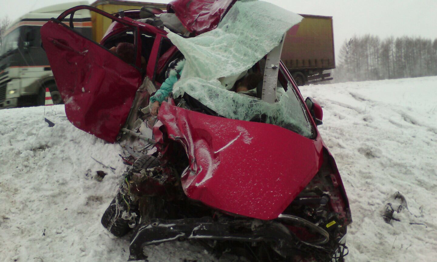 На Среднем Урале в результате ДТП 3 человека погибли, среди них ребенок