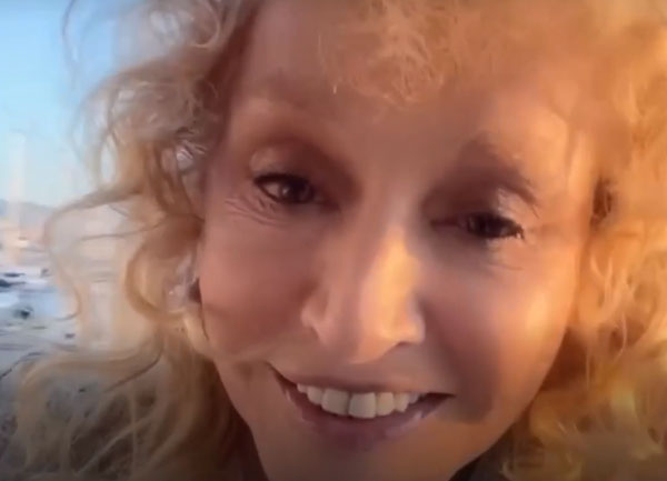 Алла Пугачёва устроила вечеринку на яхте в честь «Дня жёлтых цветов»