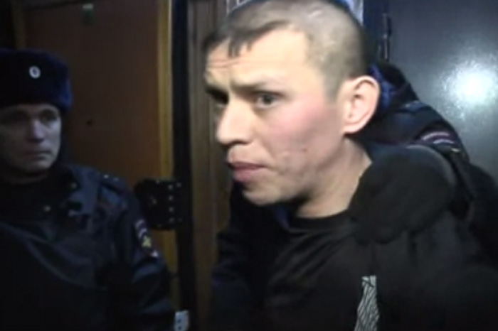 На Среднем Урале бухой отец угрожал зарезать годовалых дочерей-двойняшек