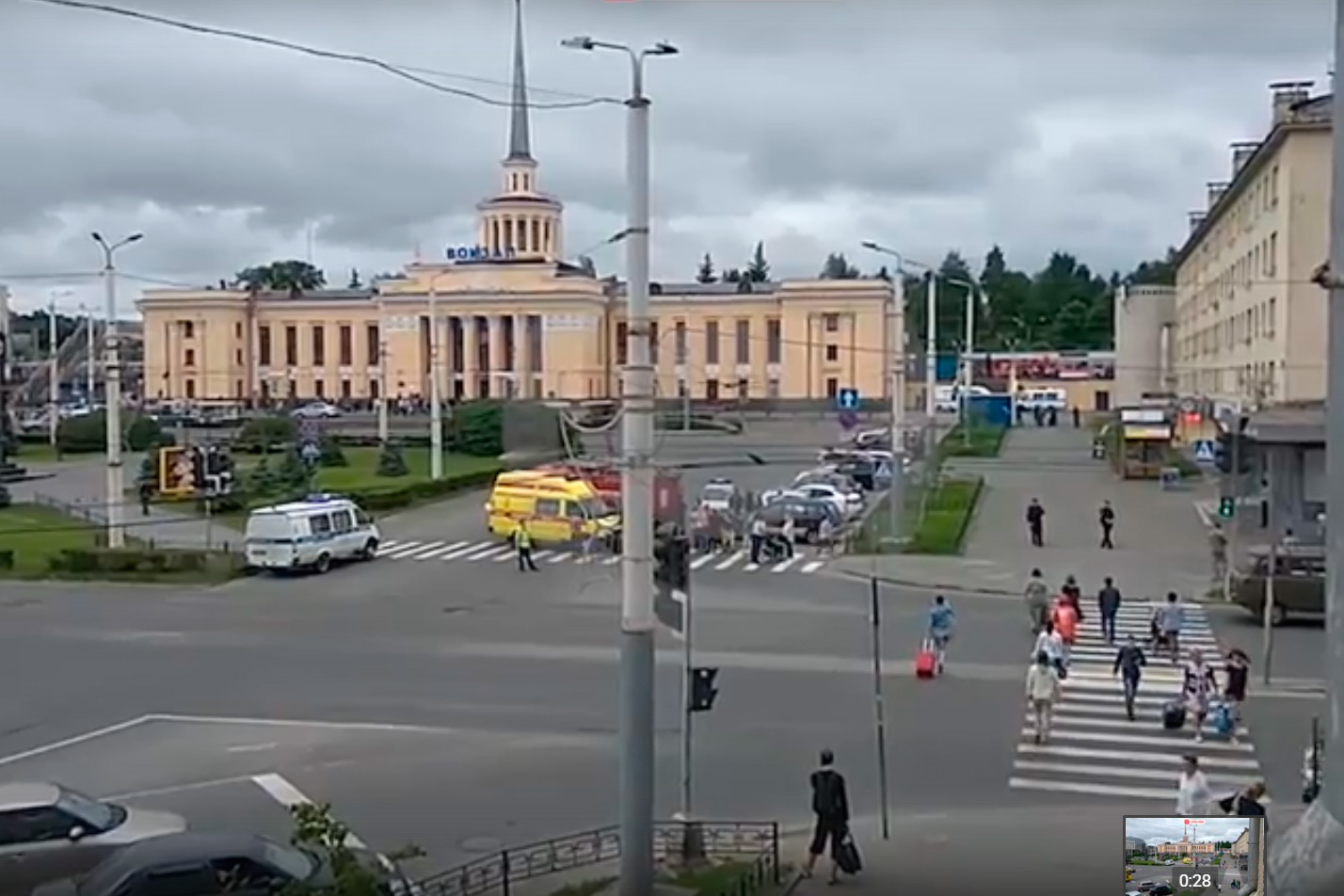 СРОЧНО! Четыре взрыва прогремели на площади в Петрозаводске