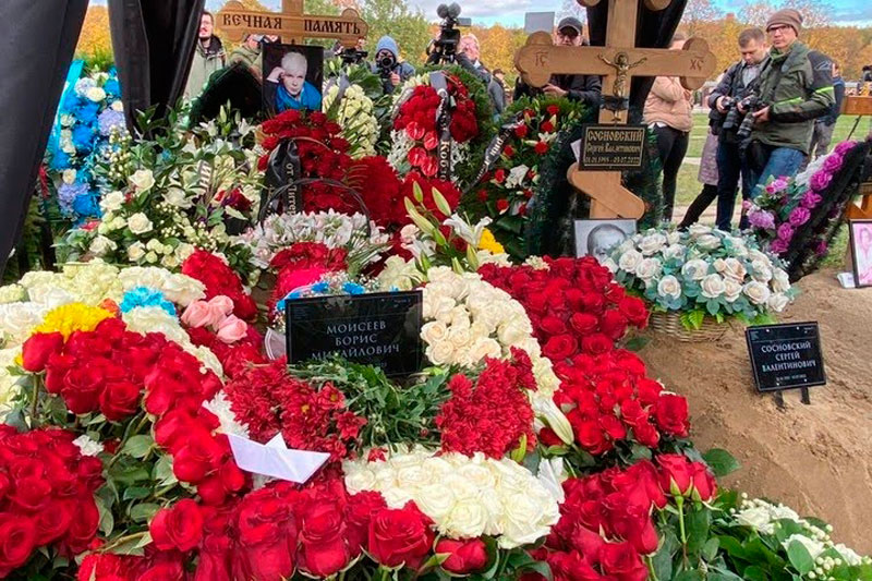 Бориса Моисеева похоронили под аплодисменты и крики «браво»