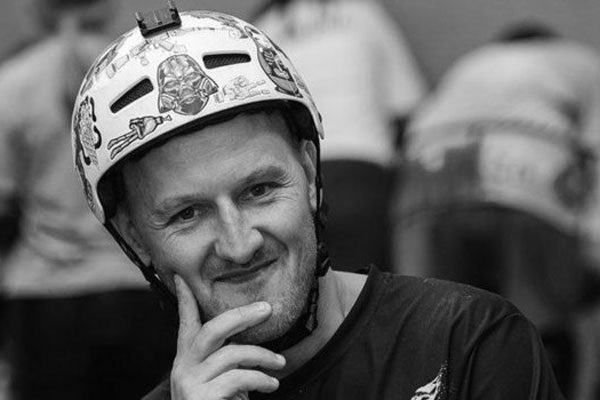 Трагедия в «Жести». Один из лучших роллеров России разбился насмерть на соревнованиях. Видео | Знаменитый российский роллер разбился во время соревнований