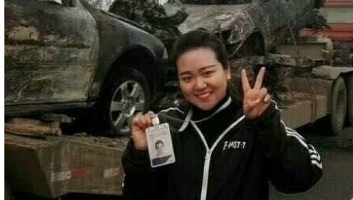 Репортершу уволили за позирование на фоне места ДТП с жертвами