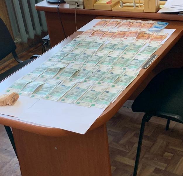 Суд приговорил жителя Амурской области к четырем годам лишения свободы за дачу взятки полицейскому