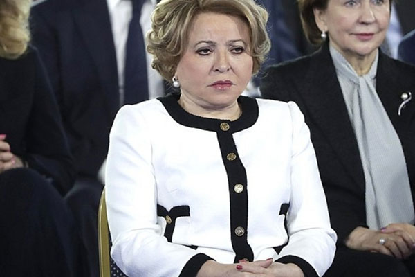 Матвиенко подарила Путину три пары перчаток на 23 февраля