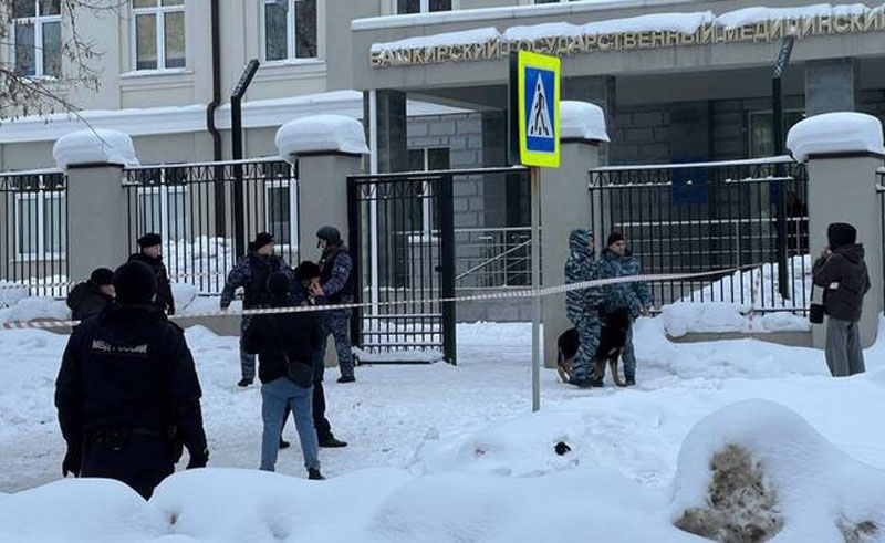 Шесть пострадавших, среди них ребёнок: что известно о ЧП в Уфе | В Уфе мужчина с ножом напал на людей в общежитии