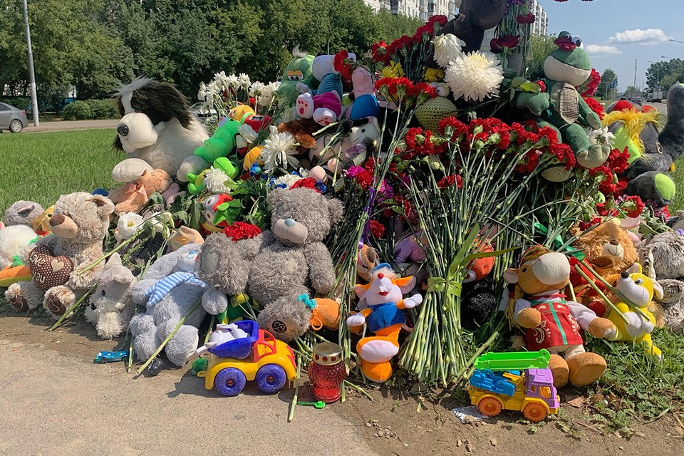 Одна могила на двоих: сбитых студенткой в Москве детей похоронили в закрытых гробах