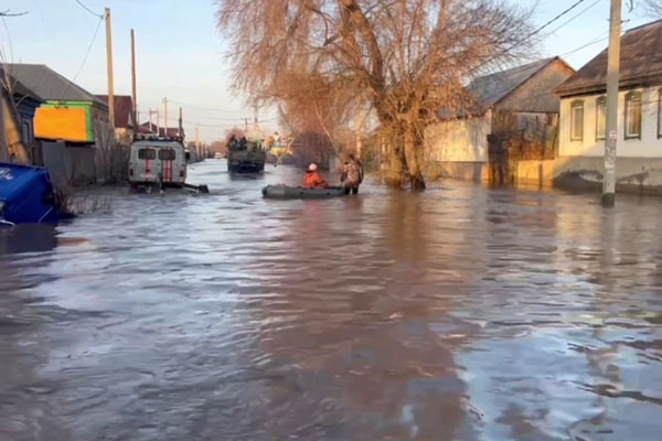 В Орске после прорыва дамбы спасатели обнаружили тела трёх погибших | Три человека погибли в зоне подтопления в Орске