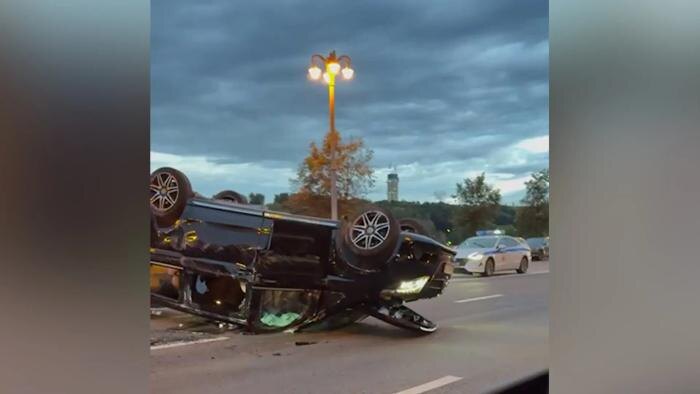 Туристы из Саудовской Аравии пострадали в результате жёсткого ДТП с BMW в центре Москвы | В Москве пять человек пострадали в аварии с микроавтобусом, среди них двое детей