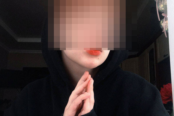 Фотохудожницу из Москвы задержали за публикацию мема со свастикой