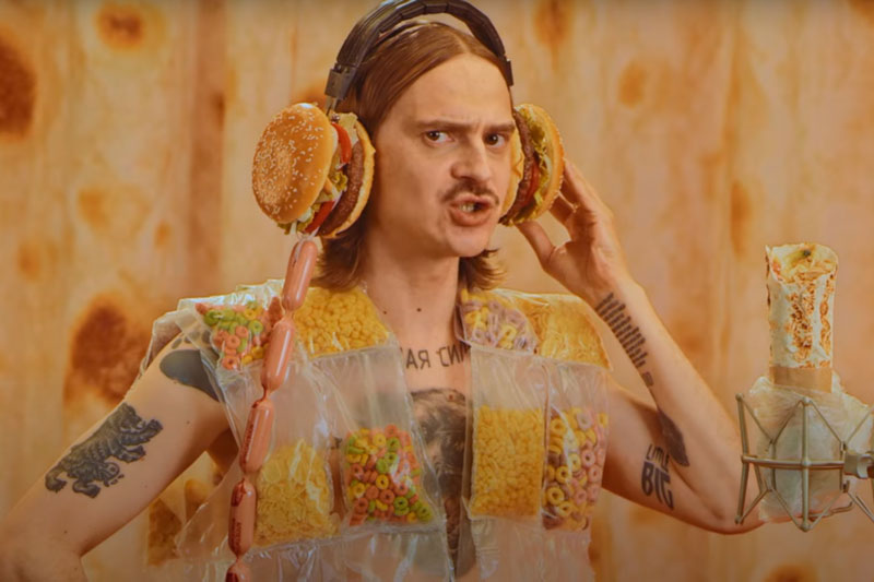 Little Big выпустили новый клип Tacos, в котором стали поющей едой