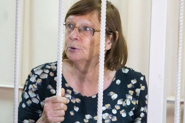 «Зачем ты сюда ходишь?!»: мать челябинского маньяка попала в скандал в храме, где раньше работала