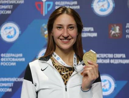 Разбудили салютом в 4 утра: российская саблистка завоевала золото несмотря на провокации в Тбилиси | Саблистка Яна Егорян стала трехкратной чемпионкой мира по фехтованию Разбудили салютом в 4 утра: российская саблистка завоевала золото несмотря на провокации в Тбилиси | Саблистка Яна Егорян стала трехкратной чемпионкой мира по фехтованию